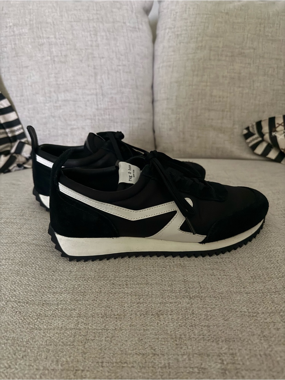 Women Black and White Retro Runner Sneakers, Sz 9, new